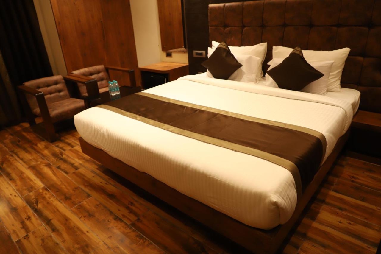 Hotel Emperio Grand Lucknow Esterno foto