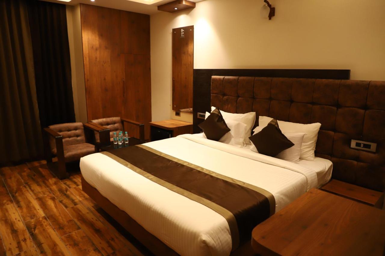 Hotel Emperio Grand Lucknow Esterno foto