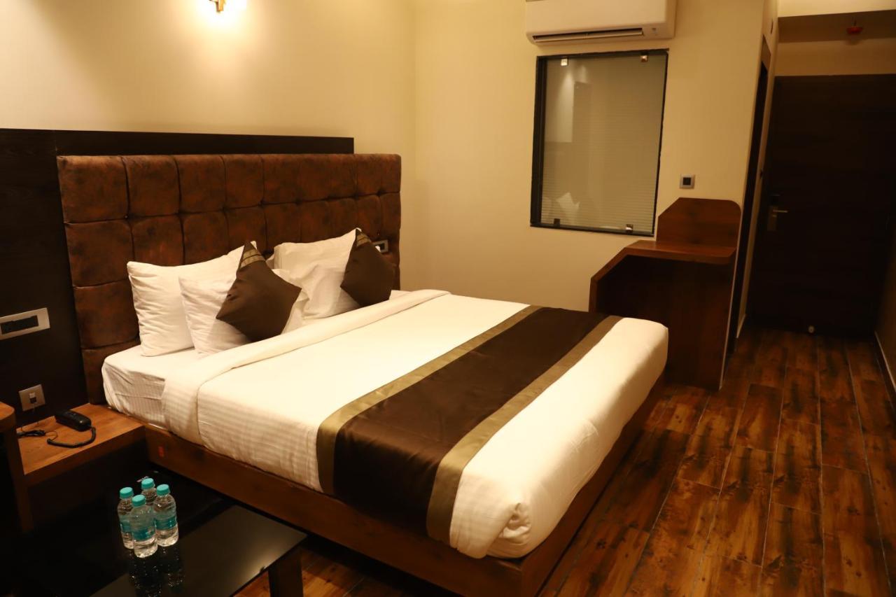 Hotel Emperio Grand Lucknow Esterno foto