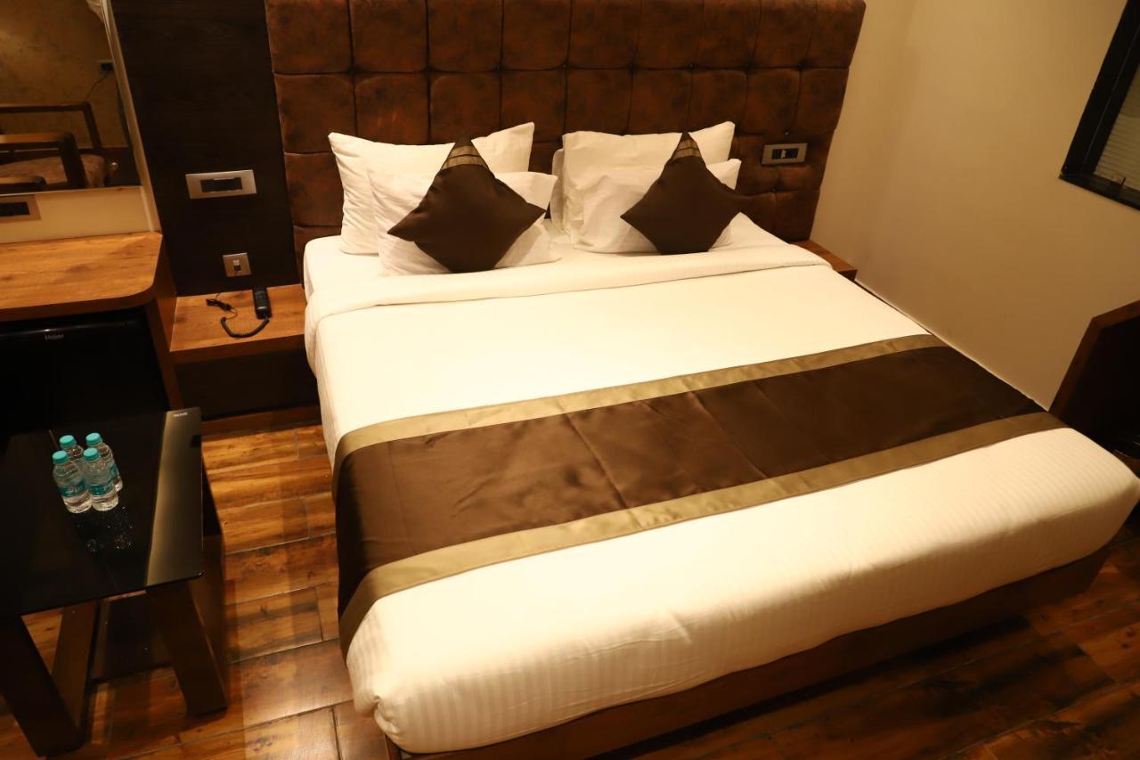 Hotel Emperio Grand Lucknow Esterno foto