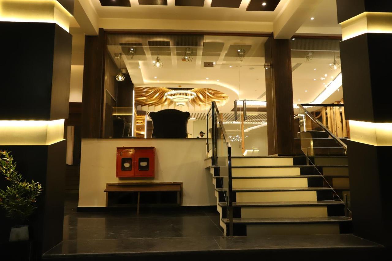 Hotel Emperio Grand Lucknow Esterno foto