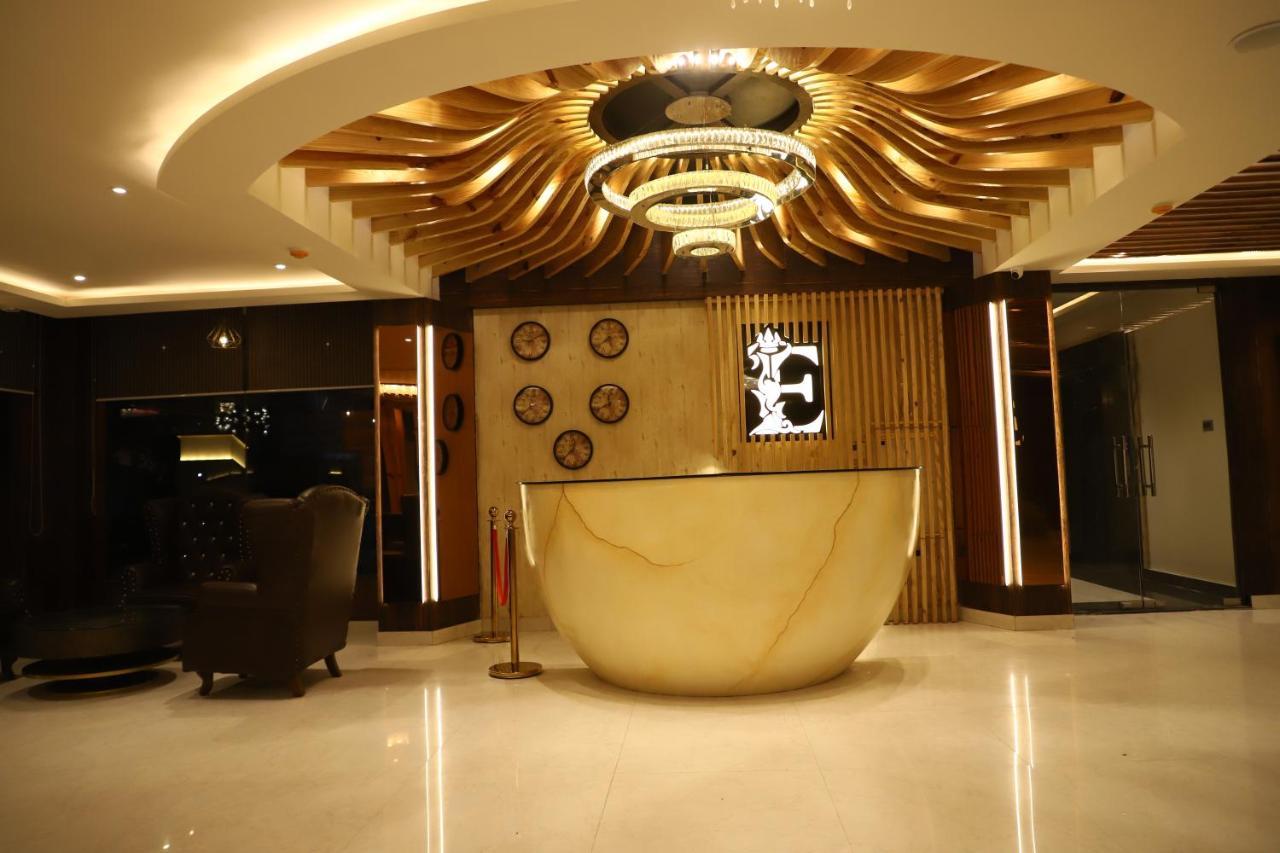 Hotel Emperio Grand Lucknow Esterno foto
